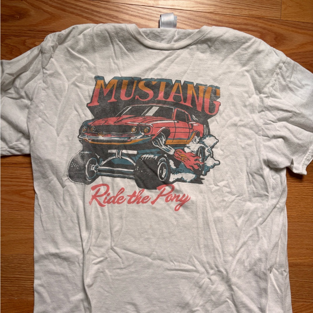 Vintage style White Mustang Graphic Tee